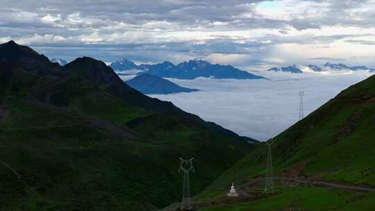 航拍四川阿坝小金大哇梁子垭口云海雪山风光