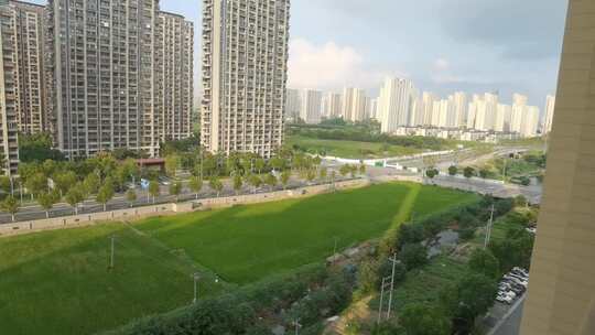 建筑 高楼 绿地 道路