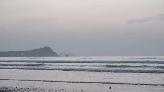 青岛海洋沙滩海浪浪花