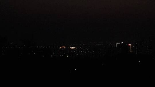 夜晚远处高处城市