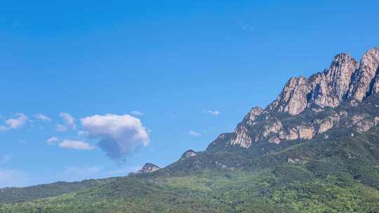 夏季山中云朵及庐山五老峰局部的延时