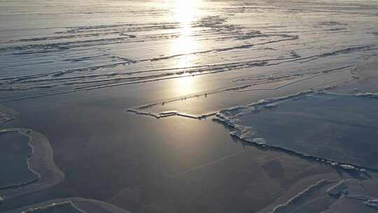 青海青海湖湖面冰层日出航拍4K视频