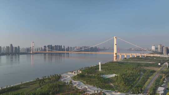 白沙洲洪山江滩杨泗港大桥全景视频素材模板下载