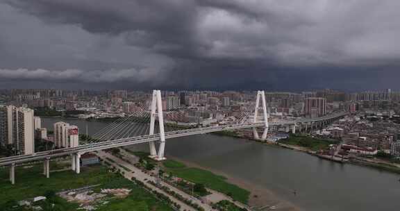 广东揭阳市榕城区揭阳大桥 下雨打雷雷暴