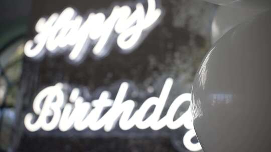 生日聚会蛋糕鲜花气球玫瑰花道具视频素材模板下载