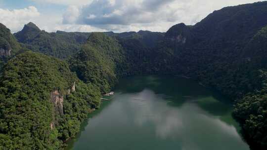 山峦河流