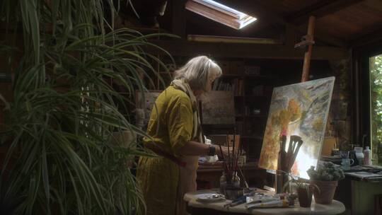 女艺术家在画画视频素材模板下载