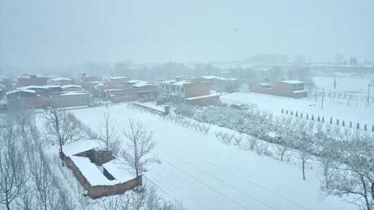 冬季北方高铁窗外下雪雪景