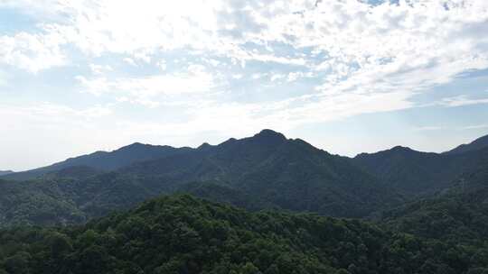 航拍晨曦中的西湖名胜风景区西湖群山