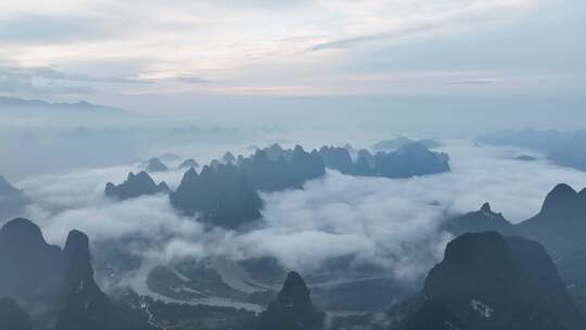 云海山峰航拍