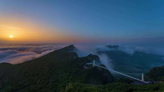 辽宁丹东凤凰山云海日出山峰自然