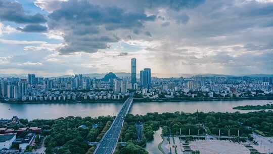 广西柳州城市风光延时摄影文昌桥与地王大厦