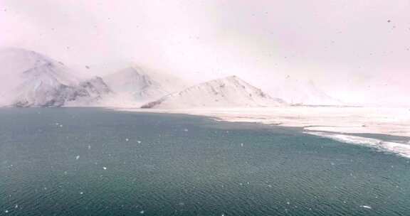新疆南疆风光喀湖下雪航拍