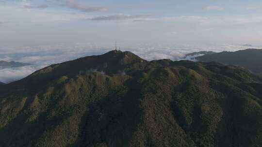 信宜大田顶日出航拍，高山云海