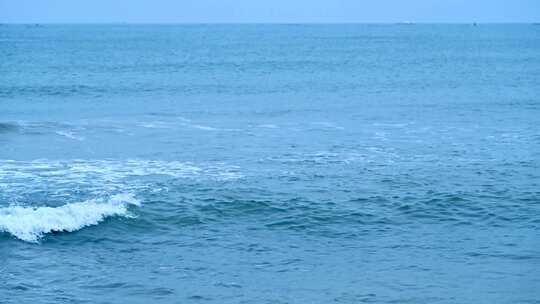 汹涌的海浪慢动作视频