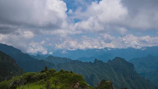 湖北神农架神农谷高山峡谷蓝天白云延时摄影