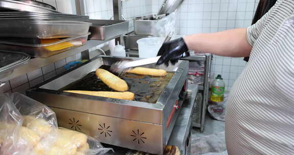 用镜头记录街边美食制作 早餐