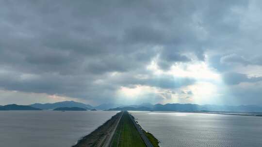 美丽公路 公路湖泊远山