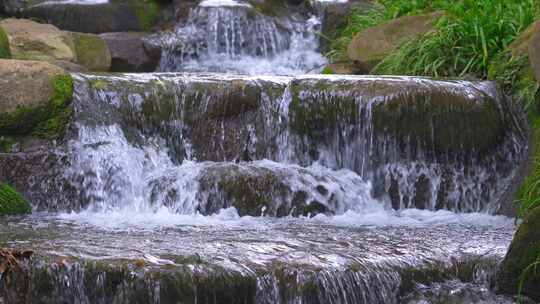 山涧溪流水流