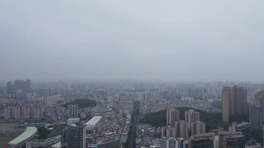 城市烟雨天气