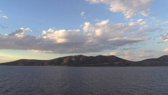 爱琴海岛屿上空的希腊云