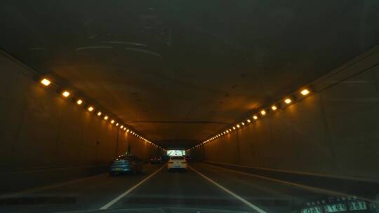 汽车驶入隧道，驶出隧道4k素材