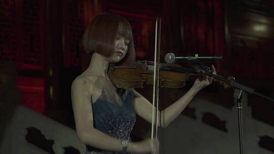 晚会美女小提琴演奏家3