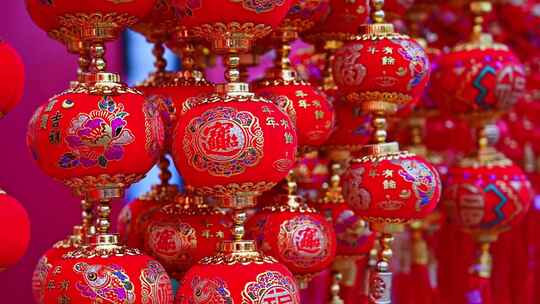 新年春节除夕节日里的春联红灯笼喜庆集市