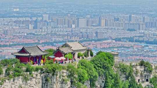 长焦航拍青州云门山古建筑与现代城市同框