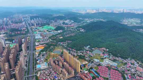 湖南长沙岳麓区高楼大厦摩天大楼岳麓山风景视频素材模板下载