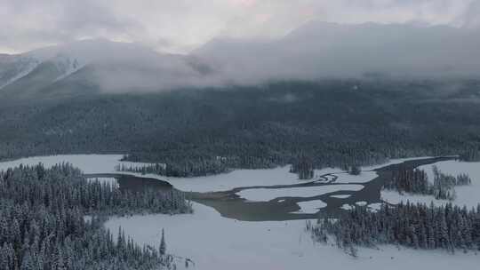 航拍新疆喀纳斯神仙湾雪景