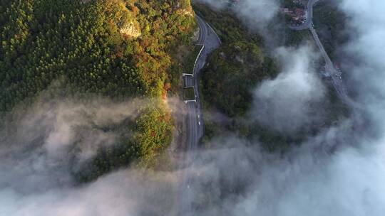 汽车行驶在山路上视频素材模板下载