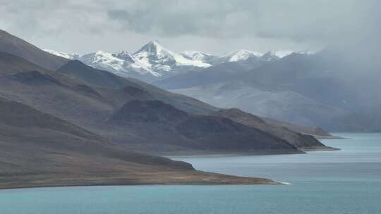 西藏日喀则羊卓雍措圣湖神湖蓝色高空航拍