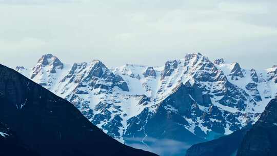 雪山山峰山脉云海唯美风景风光