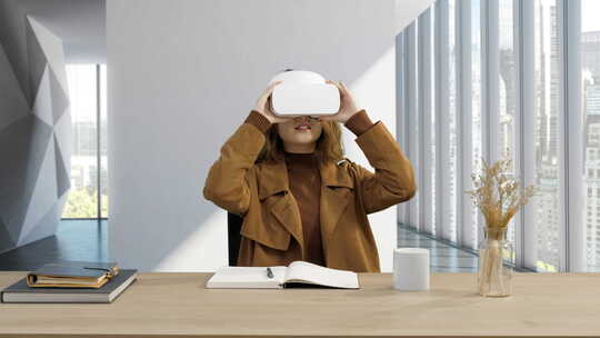 女性在办公桌前使用VR眼镜