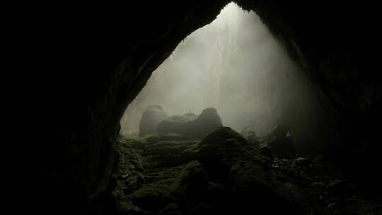神秘山洞探索视频素材模板下载