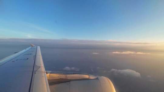 四川航空飞机窗外云景陆地风光