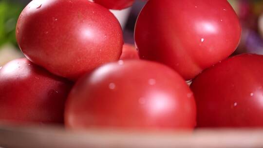 一盘西红柿番茄