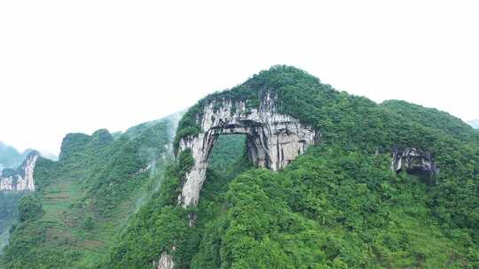 航拍祖国大好河山-云雾缭绕中的奇山异水