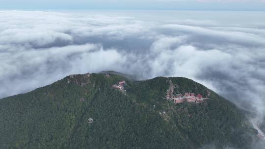 山峰云雾缭绕云海航拍雨后山上雾气森林风景