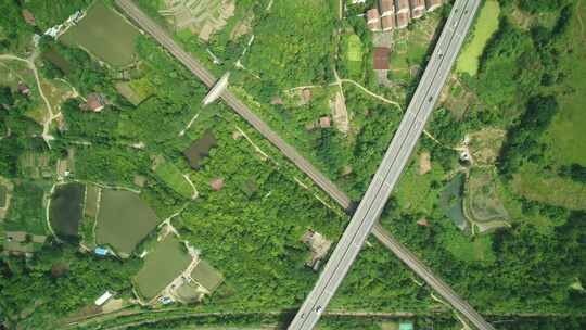武汉城市种植业与养殖业中的公路航拍