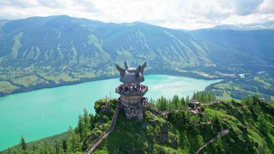 新疆北疆阿勒泰喀纳斯湖观鱼台夏天风景航拍