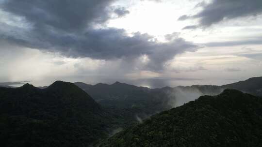 4K-无人机航拍群山、飞越群山