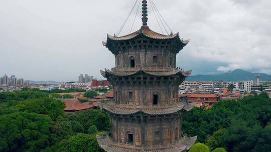 泉州市区开元寺东西塔航拍城市石塔西街