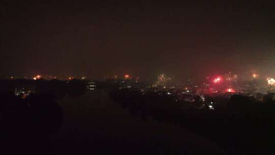 农村烟花航拍除夕烟花乡村春节夜晚烟火燃放