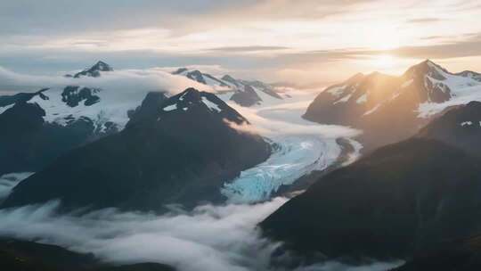 雪山云海日出全景
