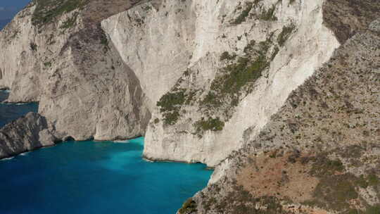 希腊扎金索斯岛绿松石爱奥尼亚海的岩石陡峭视频素材模板下载