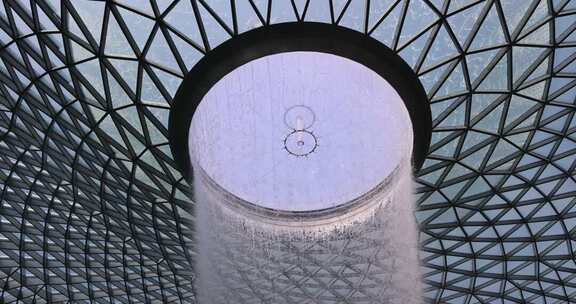 新加坡樟宜机场瀑布与网红小火车