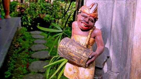 巴厘岛原始住民雕塑