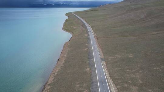 羊湖环湖公路湖泊